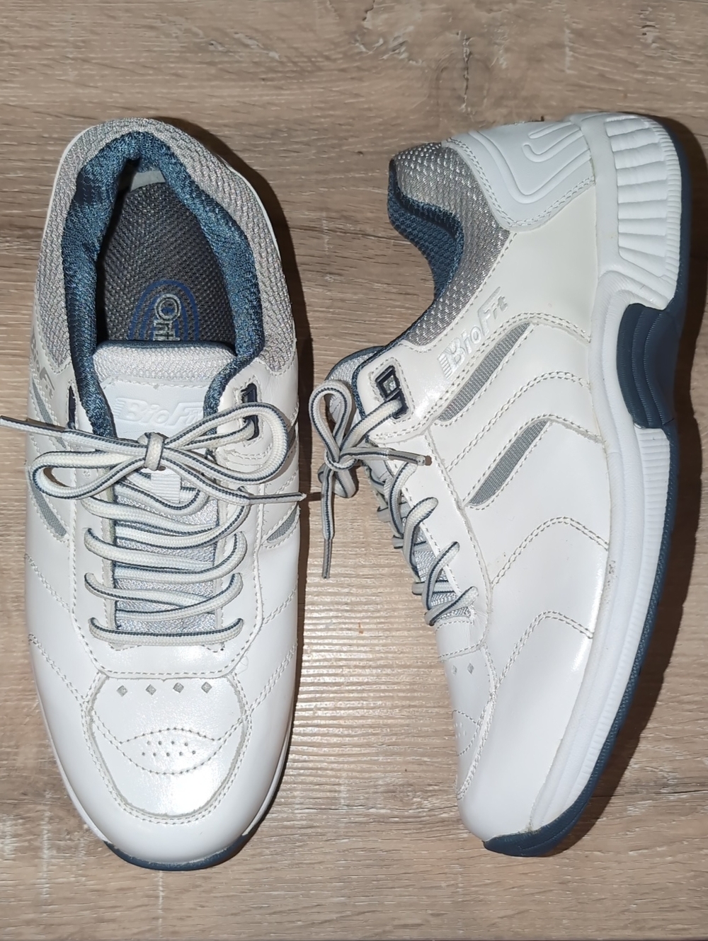 Orthofeet Women's Whitney Leather Sneakers Size 9